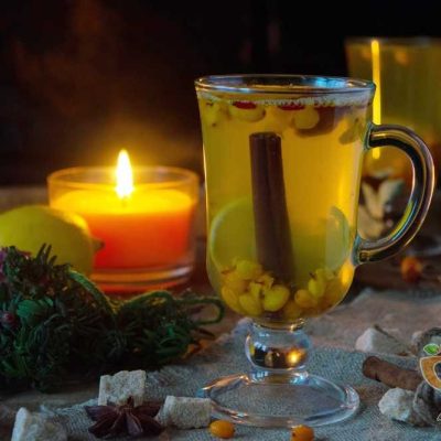 Пряный облепиховый чай с корицей, бадьяном, медом и имбирем
