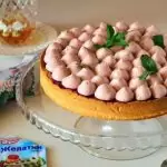 Тарт с миндальным кремом и малиновым кули